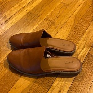 Brown universal thread mules